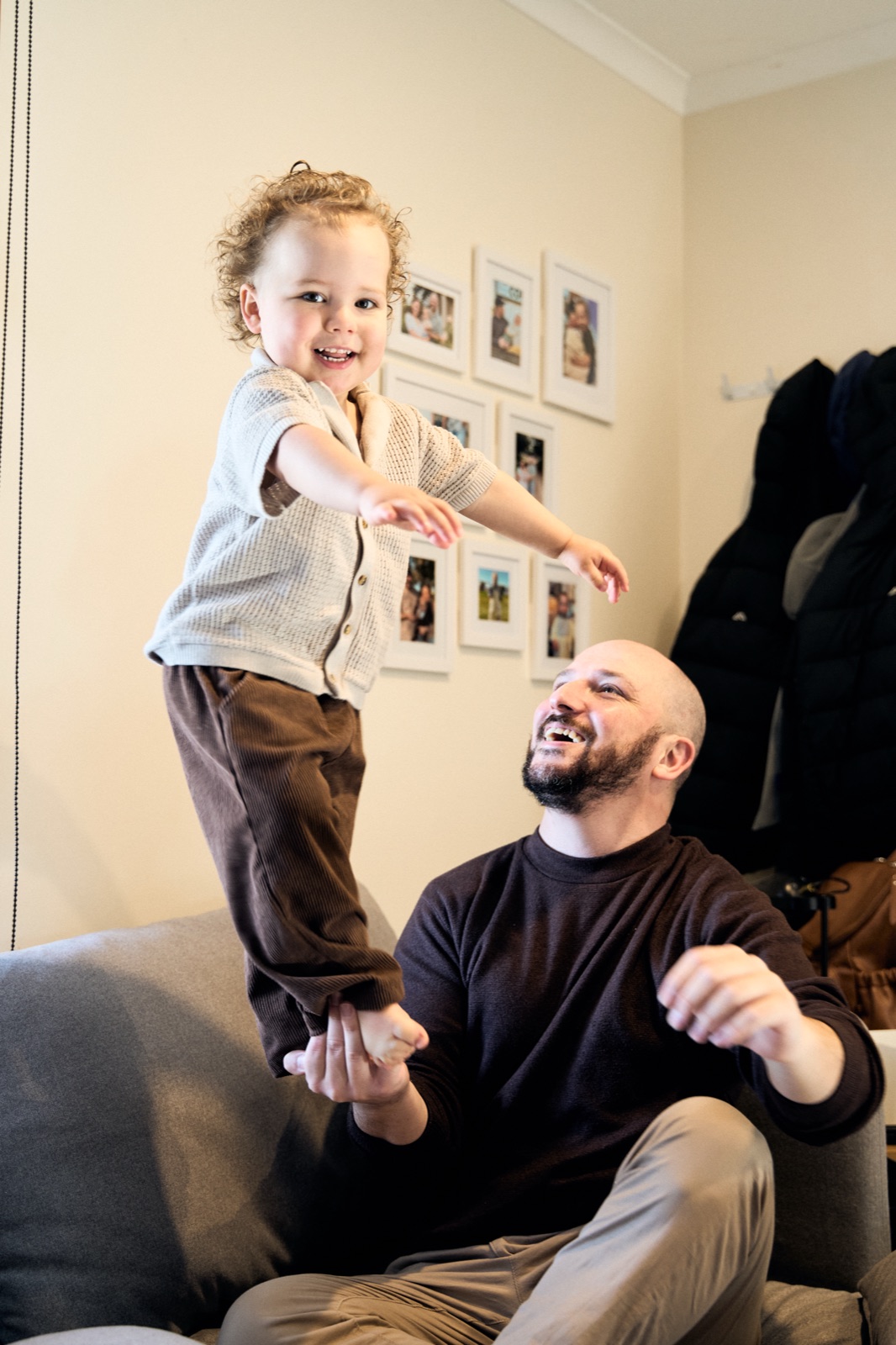 Dad playing with his toddler in the armchair, in-home session