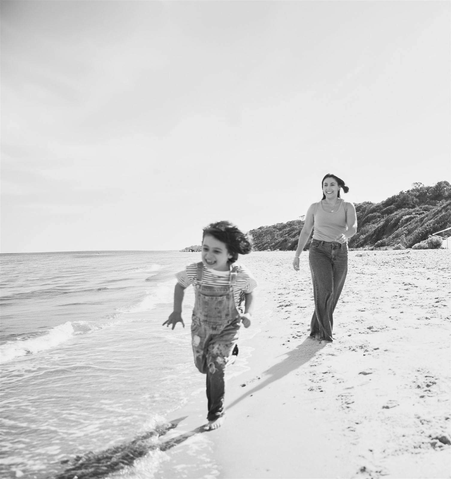 Mum and daughter running along the sand, Mornington Peninsula beach session